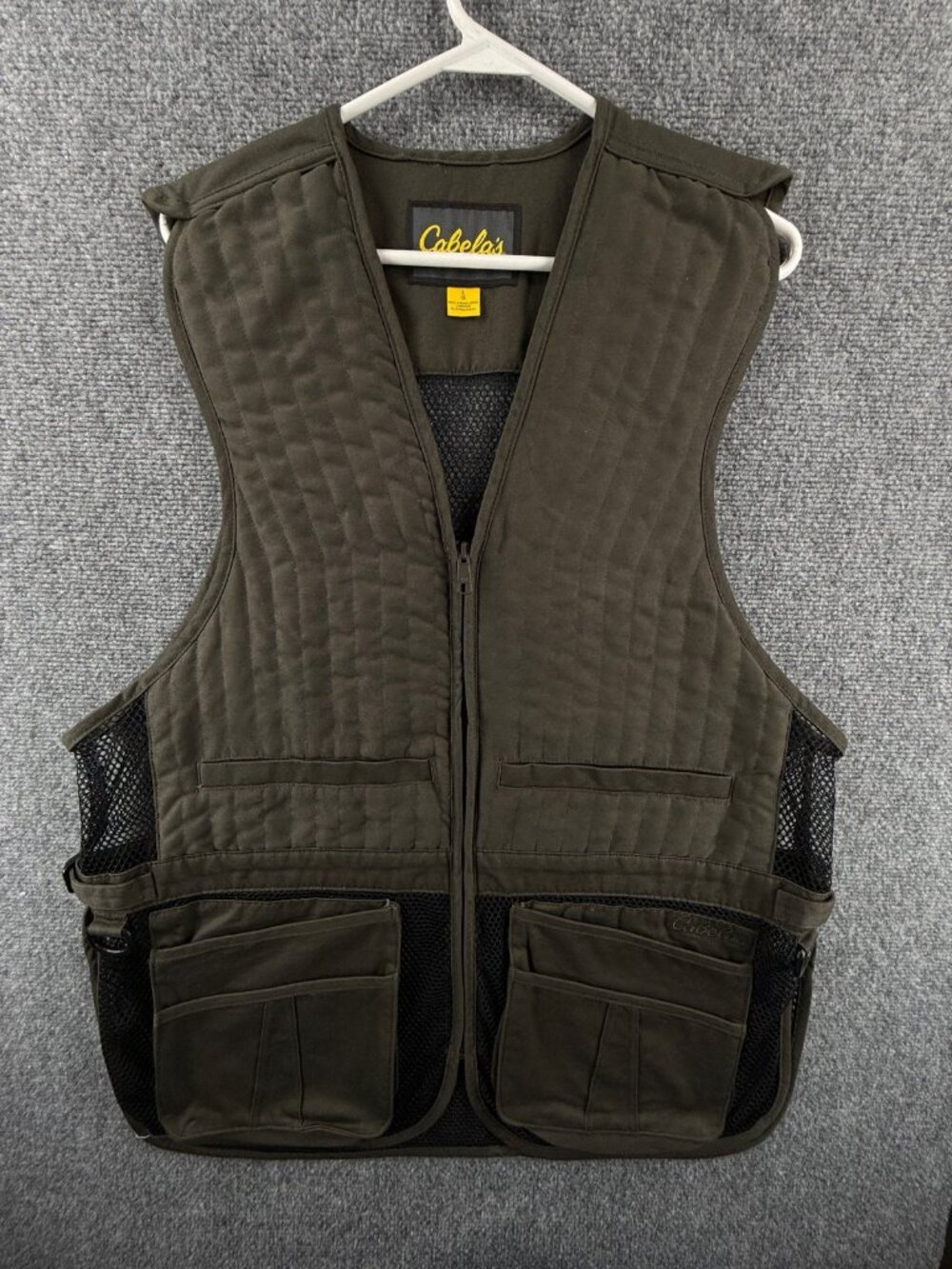 NWOT Cabelas Targetmaster Shooting Vest Dark Green Mesh Back Cargo Pockets Zip